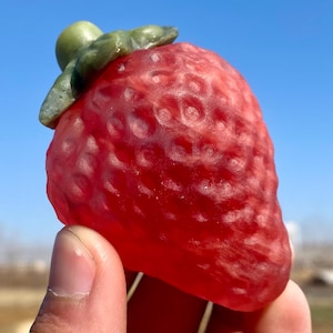 2.9inche Red smelting stone,hand carved strawberry,Red smelting stone strawberry skull,home decoration,crystal gifts,Crystal energy 1pc