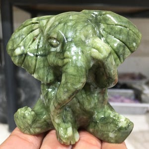 3.3inche Natural Green jade quartz,hand carved elephant,Green jade crystal elephant,home decoration,crystal gifts