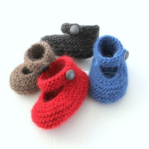 KNITTING PATTERN Little Paws Baby Booties In Four Sizes Out Of Bulky Weight Yarn Photo Tutorial image 1