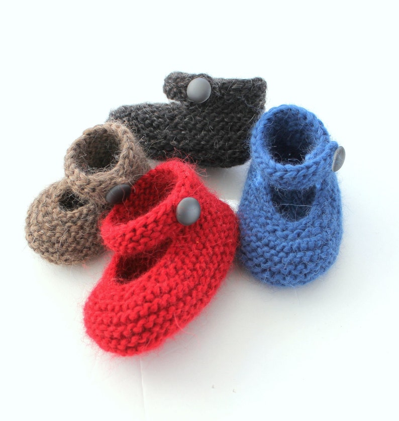 KNITTING PATTERN Little Paws Baby Booties In Four Sizes Out Of Bulky Weight Yarn Photo Tutorial image 1