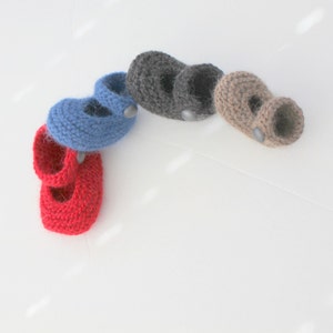 KNITTING PATTERN Little Paws Baby Booties In Four Sizes Out Of Bulky Weight Yarn Photo Tutorial image 5