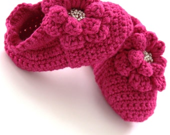 CROCHET PATTERN - Robeez Style Baby Booties in Four Sizes Crochet Pattern Photo Tutorial