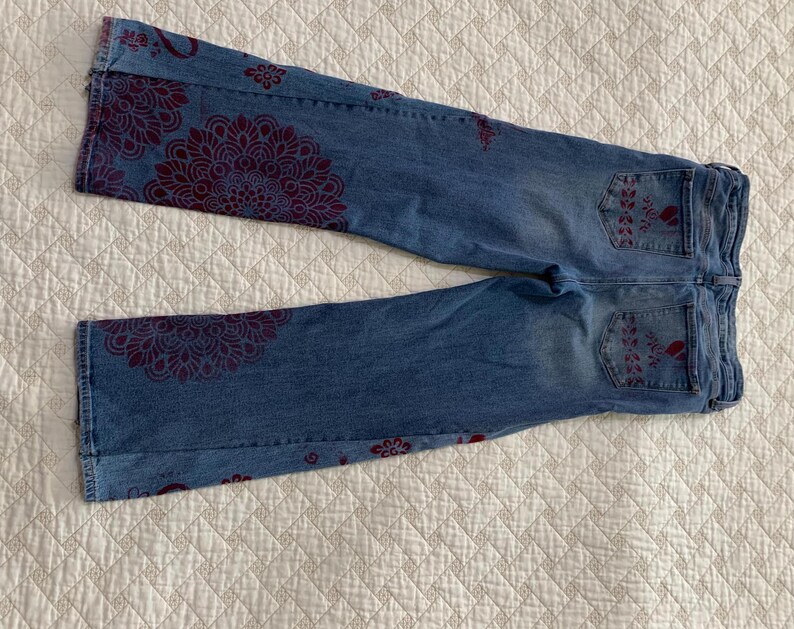 Back pockets feature garlands, hearts and roses