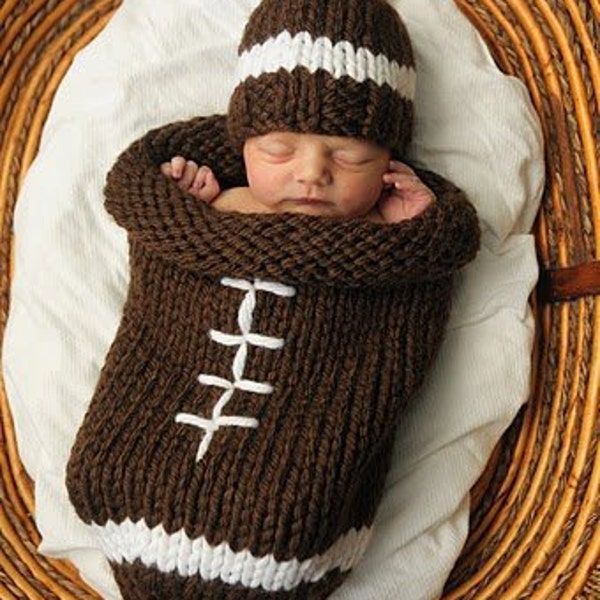 Football Cocoon (Die Original Strickversion) und 0-6 Monate Mütze - MADE TO ORDER