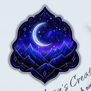 ナイトコートの山と月、手作りビニールステッカー | 光沢、ホログラフィック、またはマット | ACOTAR、TOG、クレセントシティ、フォースウィング、ファンタジー