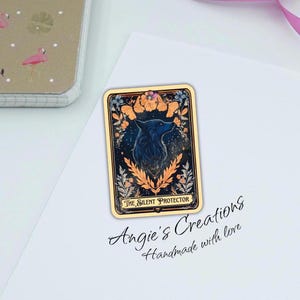 Der schweigende Beschützer Wolf Tarot Karte handgemachte Vinyl Aufkleber | Buchliebhaber, Fantasy, ACOTAR, Booktok, Planer, Journals & Bookstagram Geschenke