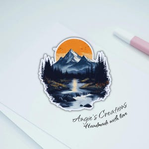 Pegatina de vinilo de montaña / Calcomanía de paisaje natural / Arte de río al aire libre / Pegatina para portátil resistente al agua / Regalo de senderismo / Calcomanía de vinilo de aventura