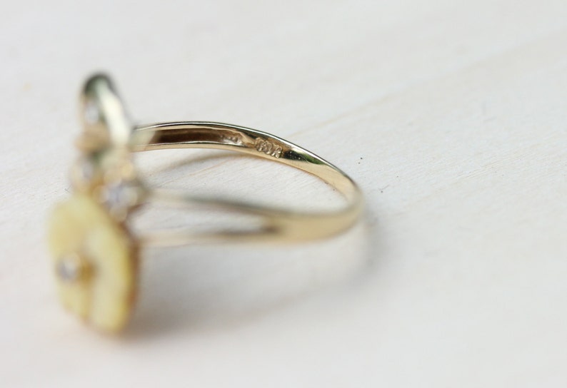 Flower Lucite Ring, Gold Flower Ring, Lucite Ring, Gold Ring, 1950s Gold Ring, Unique Gold Ring, Flower Ring, Yellow Gold Ring, Size 7.25 image 4