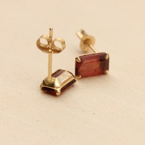 Borchie di granato oro, borchie di granato 14k, borchie di granato, borchie d'oro 14k, orecchini in oro, orecchini di granato, borchie di pietra d'oro, pietra di granato, borchia immagine 3