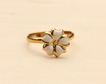 Daisy Ring Gold, Enamel Daisy Ring, White Daisy Ring, Vintage Daisy Ring, Gold Enamel Ring, Gold Flower Ring, Enamel Flower Ring, Size 7