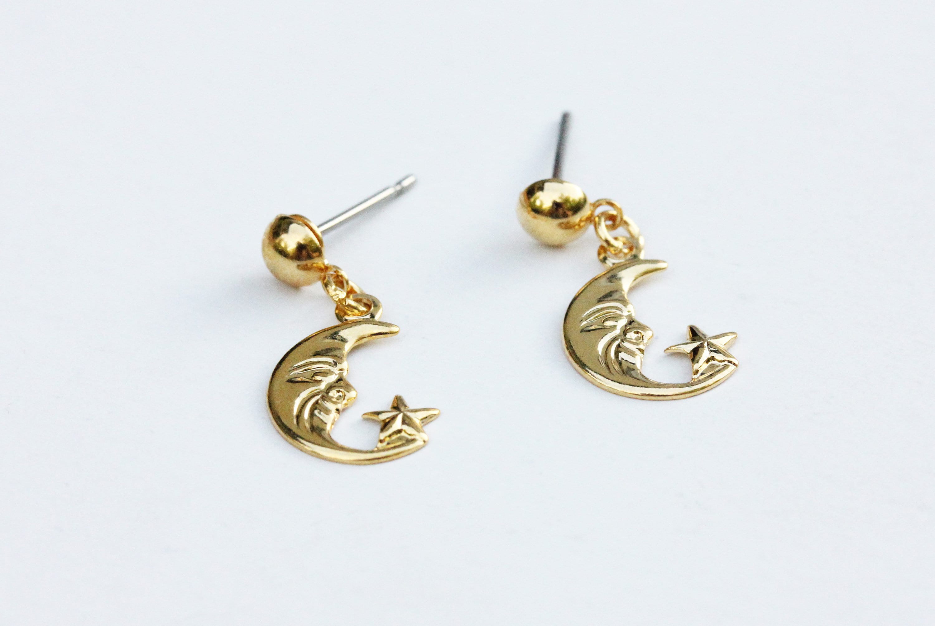 Chic Designs Crescent Moon Stud Earrings, Size: 9.5x8 MM at Rs 11310/pair  in Jaipur