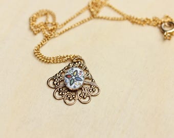 Filigree Fan Necklace, Flower Necklace, Cabochon Necklace, Fan Necklace, Filigree Necklace, Gold Charm Necklace, Gold Pendant, Chain