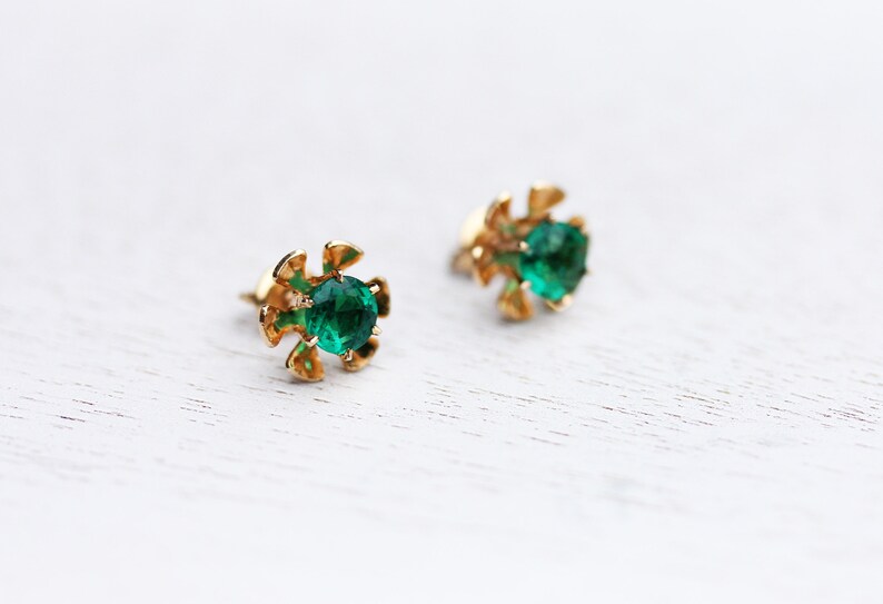 Green Flower Studs Flower Studs Green Studs Emerald Studs Gold Flower Studs 10K Studs 10K Flower Studs 10K Gold Green Stone Studs