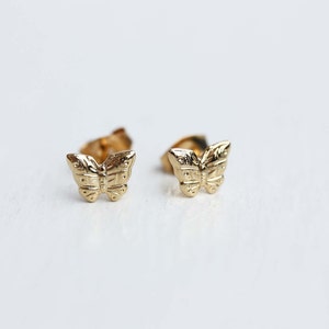 Gold Butterfly Studs, Butterfly Studs, Gold Studs, Tiny Studs, Wing Studs, Butterfly Earrings, Gold Earrings, Gold Studs imagem 2