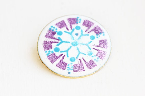 Enamel Pin, Snowflake Pin, Round Pin, Enamel Broo… - image 1