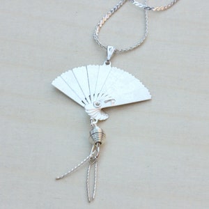 Silver Fan Necklace, Vintage Fan Necklace, Moving Fan Necklace, Vintage Fan Pendant, Fan Necklace, Fan