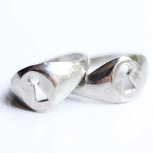 Silver Keyhole Ring - Sizes 4,5