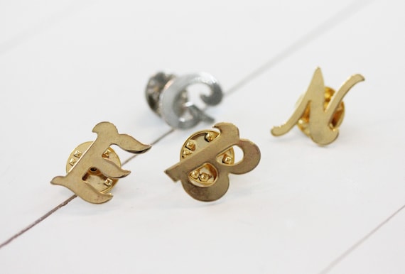 Gold Intial Pin, Initial Pin, Gold Letter Pin, Le… - image 1