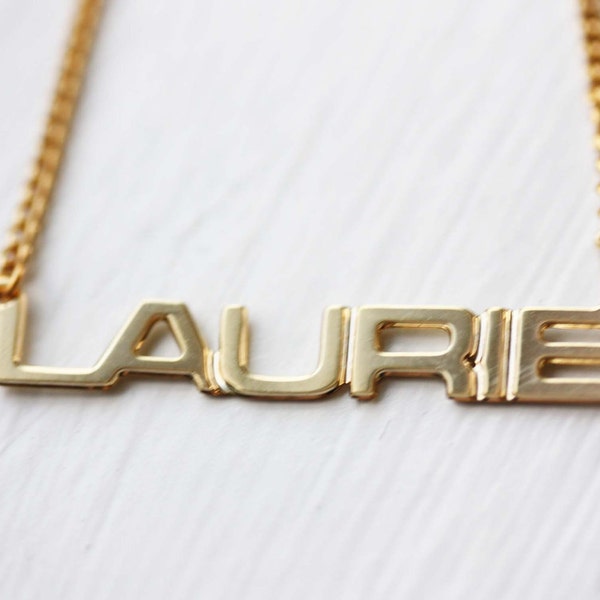 Collar de nombre Laurie oro, collar de nombre, collar de nombre vintage oro, collar de nombre vintage, collar de oro, collar vintage