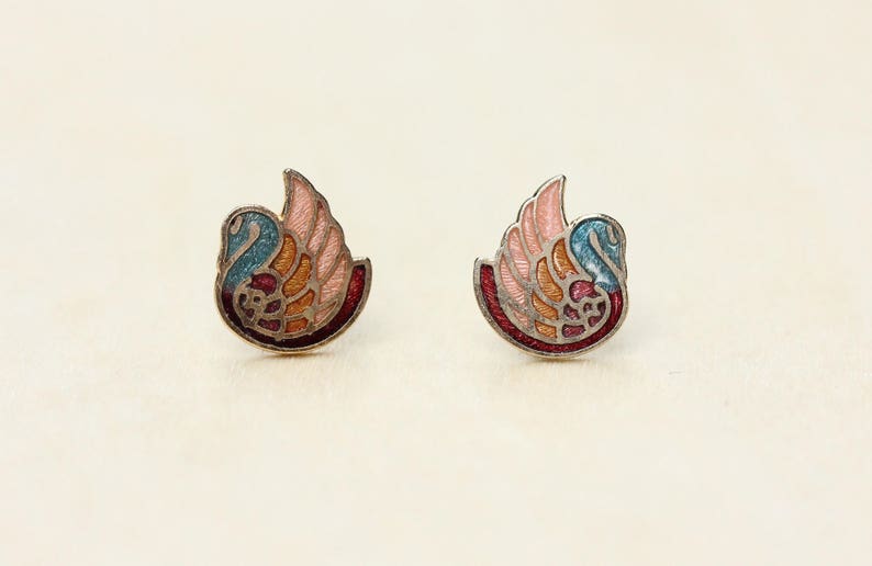 Cloisonné Swan Studs, Swan Studs, Bird Studs, Émail Studs, Colorful Studs, Gold Studs, Animal Studs, Cloisonné Studs, Swan image 1