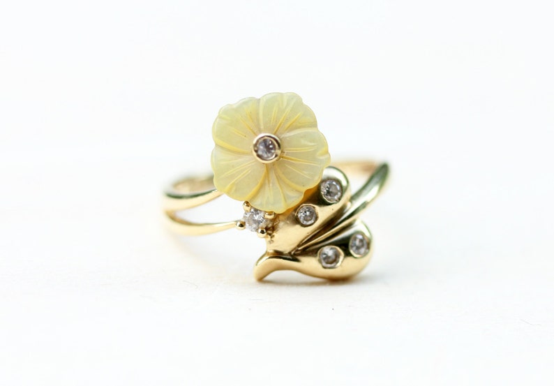 Flower Lucite Ring, Gold Flower Ring, Lucite Ring, Gold Ring, 1950s Gold Ring, Unique Gold Ring, Flower Ring, Yellow Gold Ring, Size 7.25 image 1