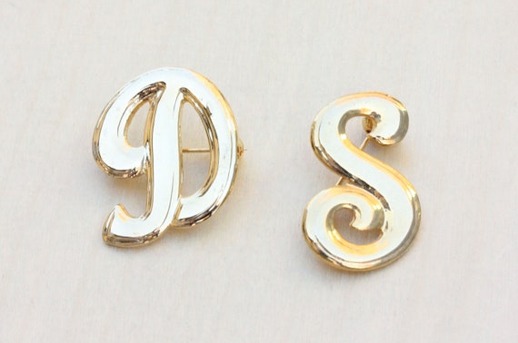 Initial brooch pin clearance