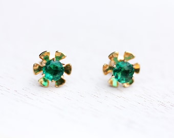 Green Flower Studs, 10K Flower Studs, Gold Flower Studs, Green Studs, Green Stone Studs, Emerald Studs, Flower Studs, 10K Studs, 10K Gold