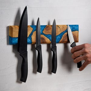 Magnetic Resin and Olive Wood Knife Holder, Handmade Knife Rack, Epoxy Knife Block, Kitchen Wall Decor, Chef Gift, Housewarming Gift