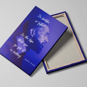 Nipsey Hussle Poster Inspirierende Leinwand Wandkunst mit fruchtbaren Songtexten Hip Hop Poster für Hustle Motivation, Geld und Erfolg