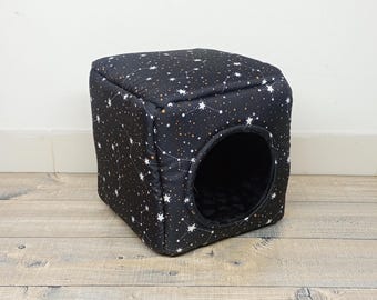Cozy Fleece Hideout Cube for Guinea Pigs & Hedgehogs – Handmade Small Animal Bed, Soft Cuddle House.