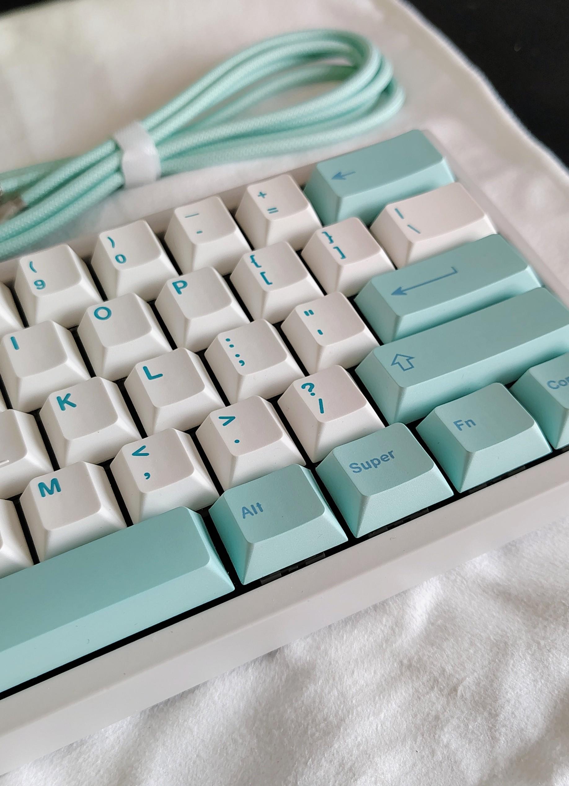 Cannon Keys Bakeneko60 Keyboard, Kailh Box Jade Switches, Blue 