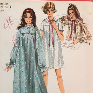 Vintage 60s Simplicity 8457 Misses Smock Top Robe, Nightgown and Bed Jacket Sewing Pattern