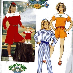 Op de afbeelding: Een Butterick naaipatroon-envelop voor Cabbage Patch Kids-outfits, maat 7-8-10. De hoes bevat illustraties van drie kledingstijlen: een rode jurk, een oranje shortset en een blauw-wit gestreepte jumpsuit, voorzien van Cabbage Patch Kids-branding.