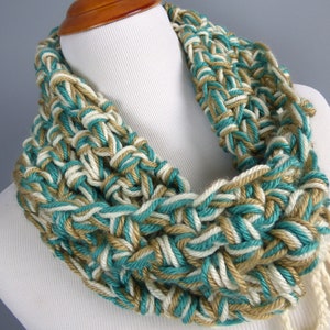 Crochet Cowl Pattern: Cheer Squad Cowl image 2