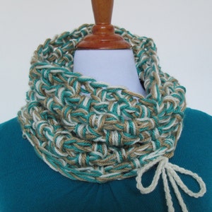 Crochet Cowl Pattern: Cheer Squad Cowl image 4