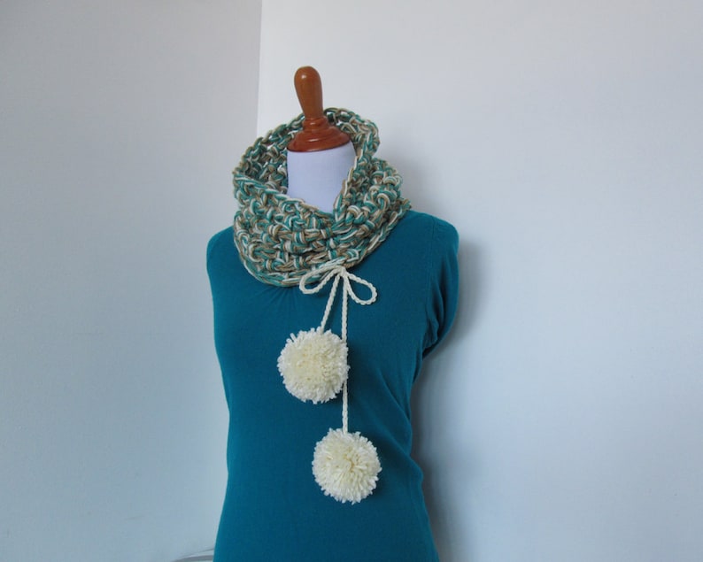 Crochet Cowl Pattern: Cheer Squad Cowl image 5