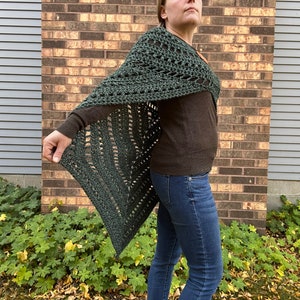 Crochet Shawl Pattern: Everest Shawl image 4