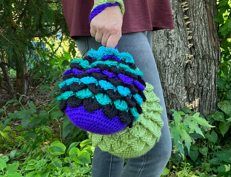 Crochet Purse Pattern: Wisteria Wristlet image 2