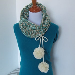 Crochet Cowl Pattern: Cheer Squad Cowl image 1