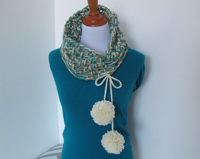 Crochet Cowl Pattern: Cheer Squad Cowl image 1