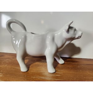 Vintage white porcelain cow creamer pot made in japan