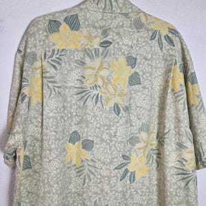 Camicia vintage Tommy Bahama 100% seta stile campeggio con stampa floreale tropicale, taglia L immagine 5