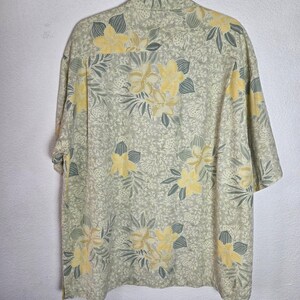 Camicia vintage Tommy Bahama 100% seta stile campeggio con stampa floreale tropicale, taglia L immagine 2
