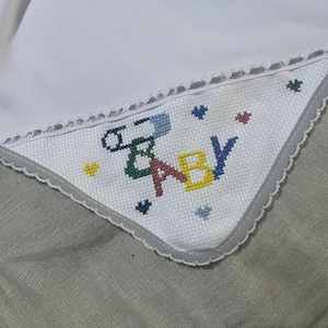 Bordados ponto de cruz bebé puericultura bebés fraldas de pano mantas toalhas de banho Cross stitch