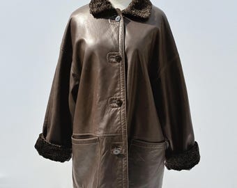 Casaco vintage dos anos 90, reversível, em couro sherpa marrom escuro, tamanho G (XL), da Vakko.