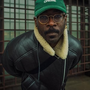 Vintage Lederjacke mit Lammkragen Stilvolle & warme Oberbekleidung für den Winter, stilvolle Bomberjacke für Herren, trendige Mode im Pelzstil