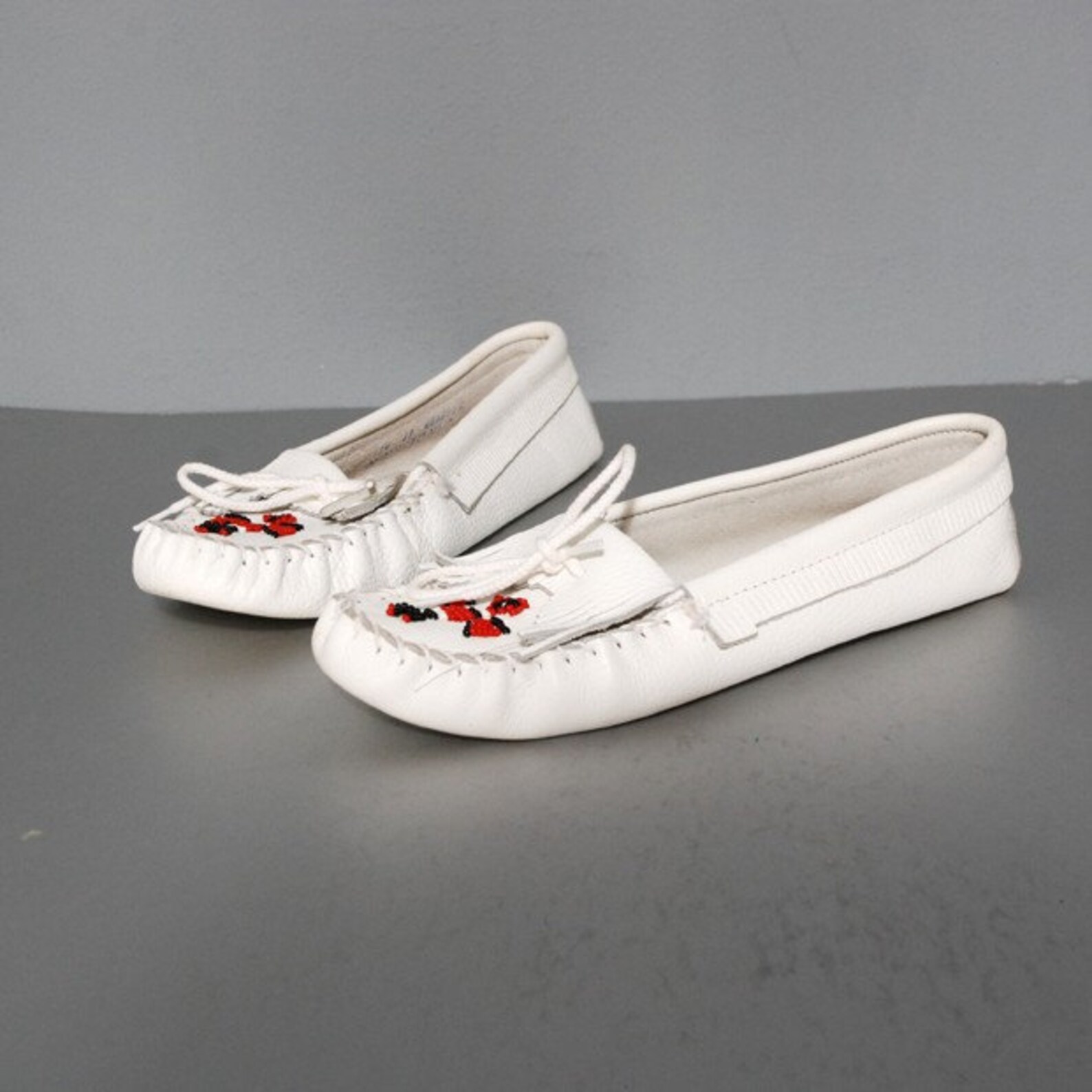 minnetonka moccasins women's shoes