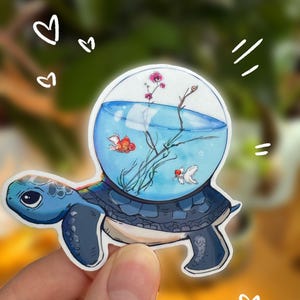 かわいい亀と金魚鉢のステッカー – 楽しくて風変わりでユニークな海の動物ビニールステッカー – ノートパソコン、日記、ノート用の美しい海の生き物のデカール