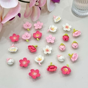 Juego de 24 adornos para zapatos con forma de flor de cerezo, color blanco, rosa y rojo, para verano, invierno, regalo navideño kawaii para ella
