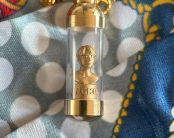 JUNGKOOK Kapsel Charm, Jungkook Anhänger, BTS Charms, BTS Charm Halskette, BTS Schmuck, BTS Anhänger
